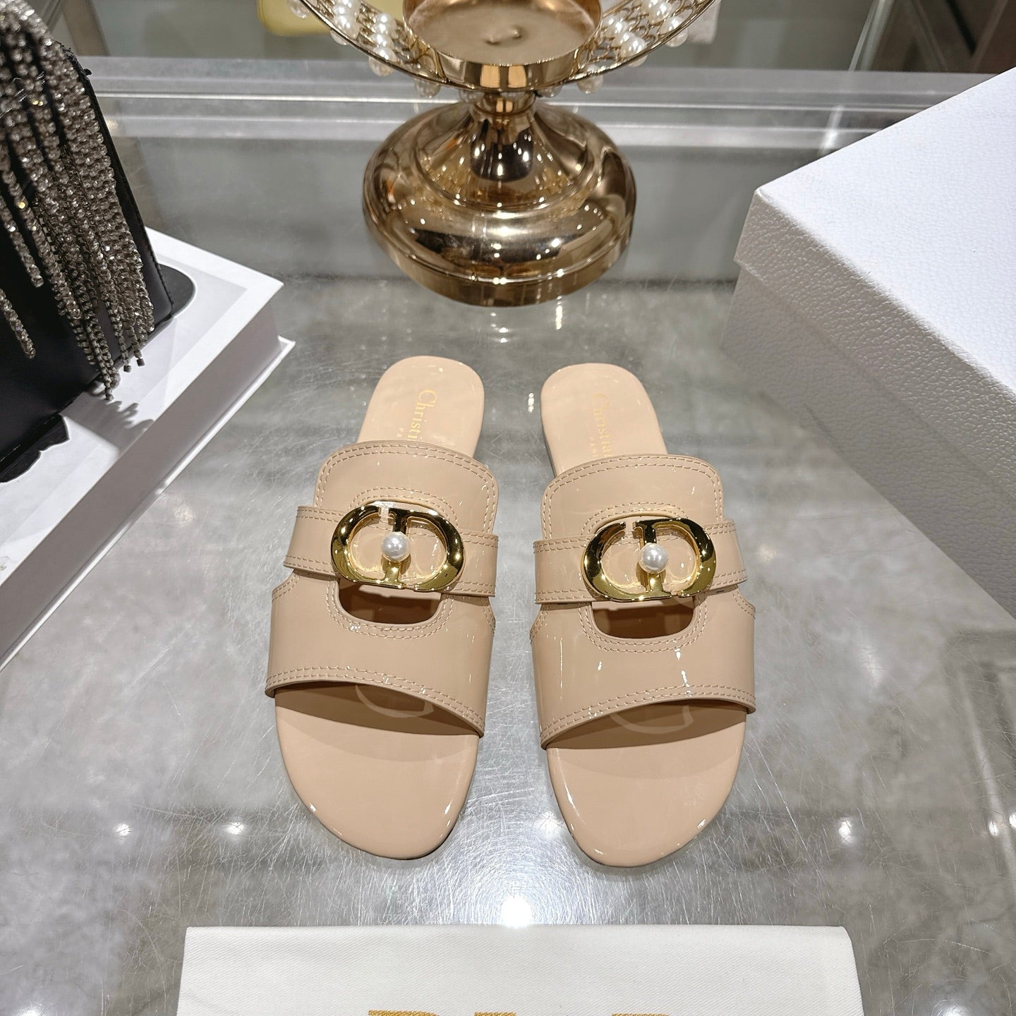 CD 26 Chunky Heel Sandals Beige Patent Leather 592276